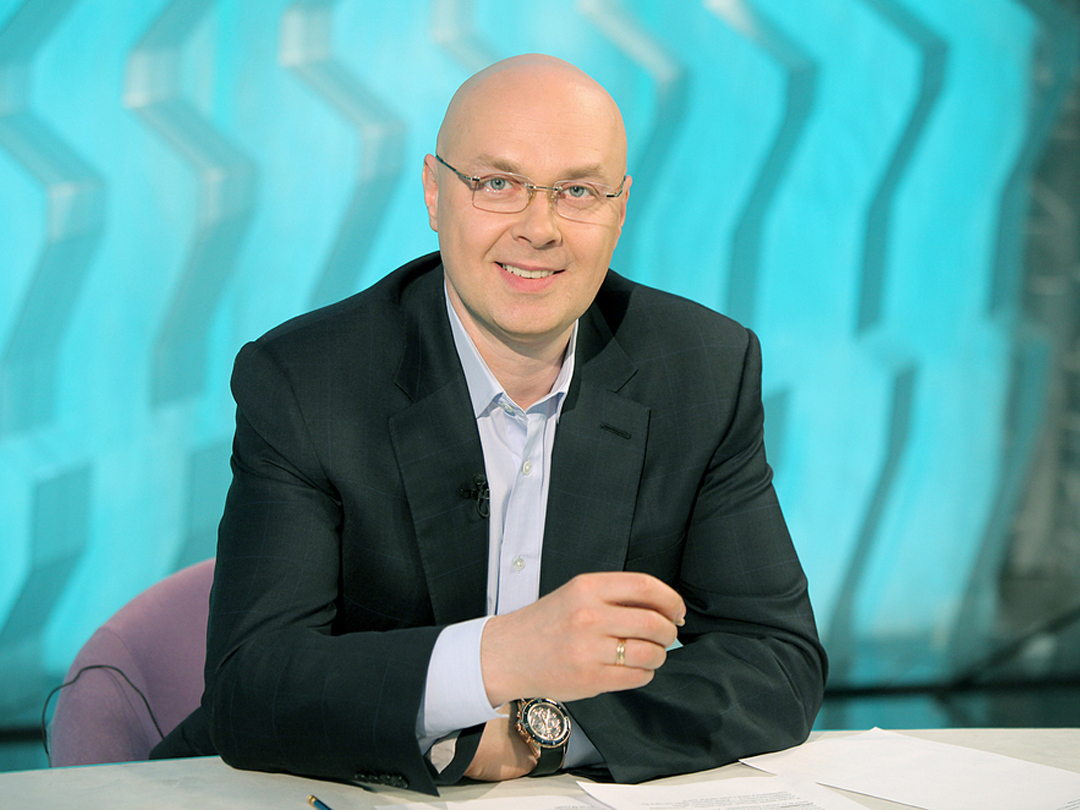 Юлиан макаров телеведущий биография личная жизнь семья
