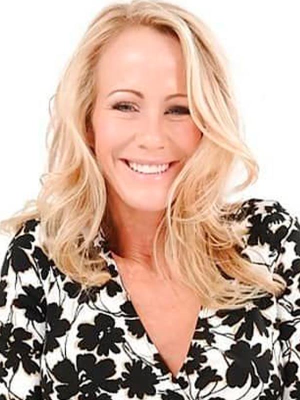 Постер Simone Sonay