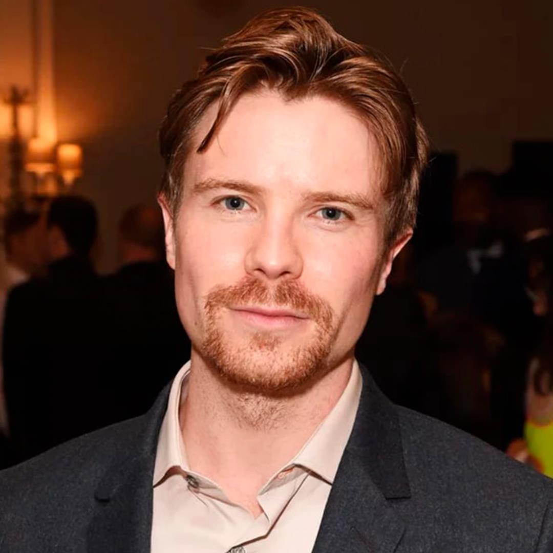 Постер Joe Dempsie