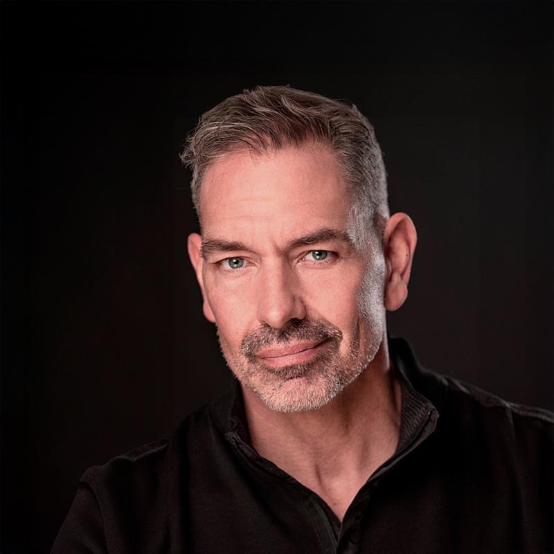 Постер Дэн Кайл