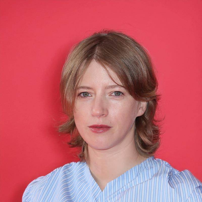 Постер Любна Плейост