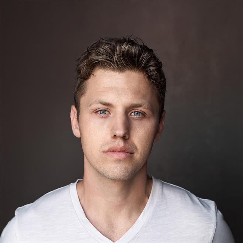 Постер Аддам Брамич