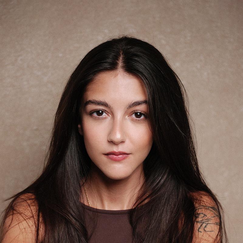 Постер Анхела Ареллано