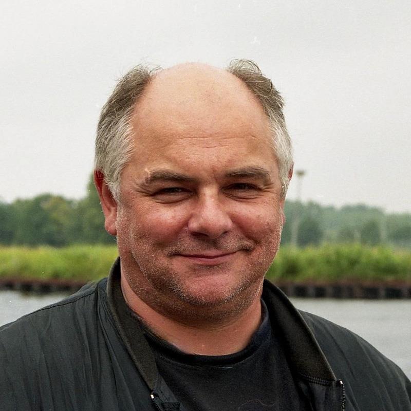 Постер Хюс Дам