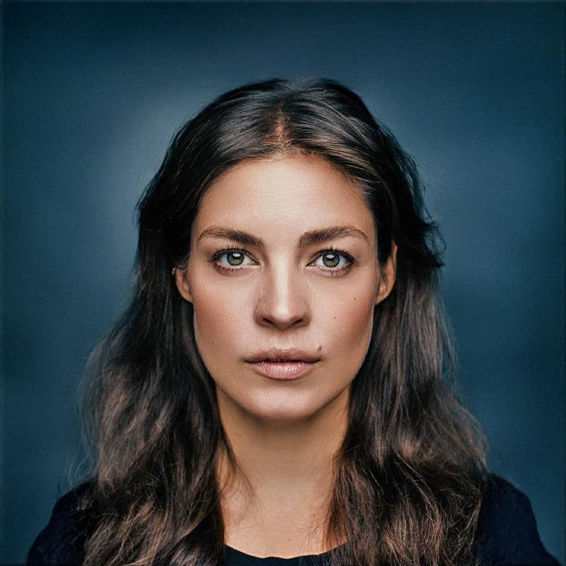 Постер Натали Мадуэньо