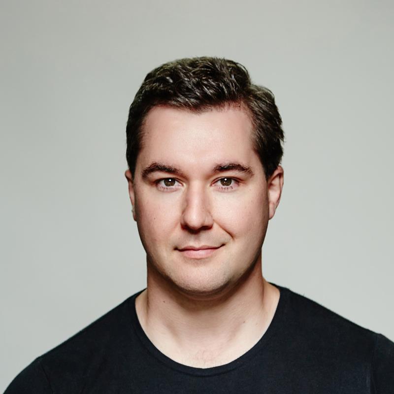 Постер Роуэн Чэпман