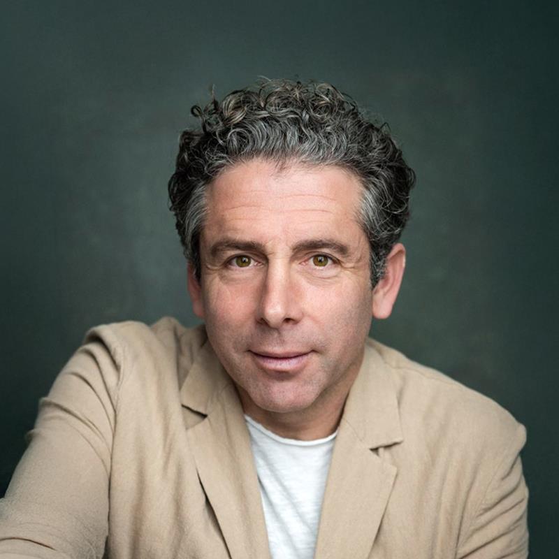 Постер Эллиот Леви