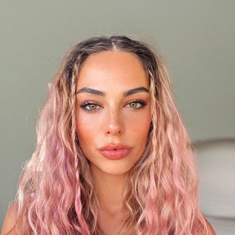 Постер Эва Дедова