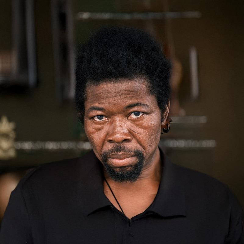 Постер Лазар Минунгу