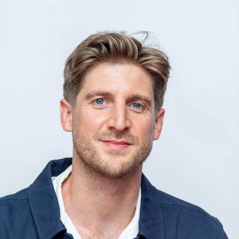 Постер Том Стортон