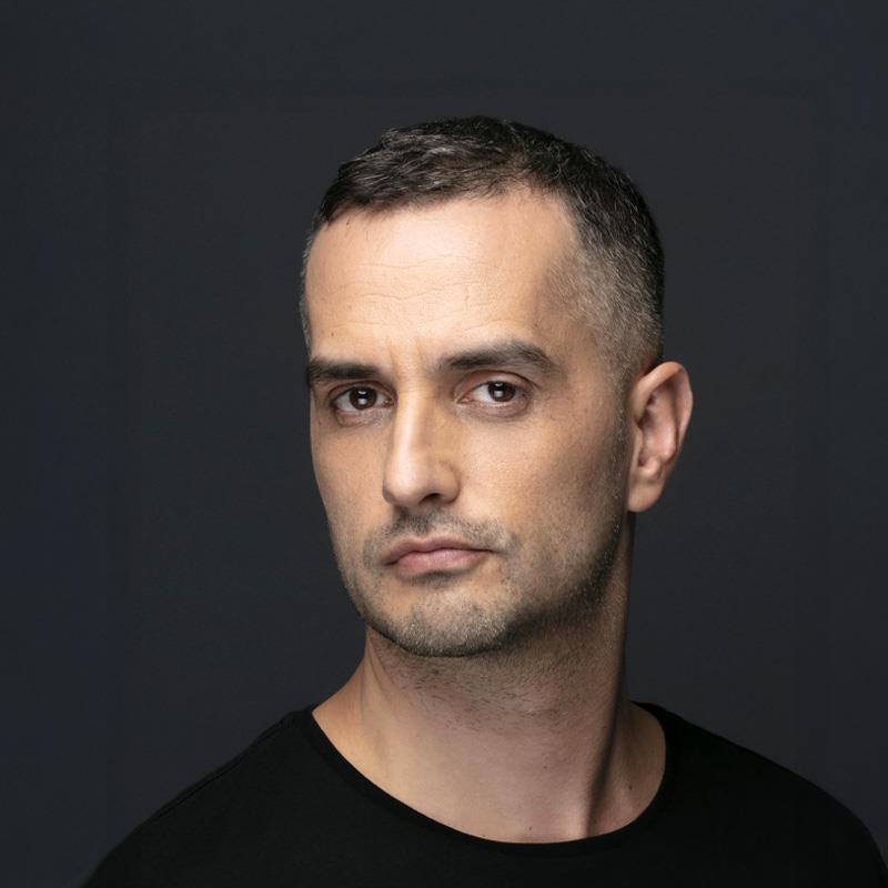 Постер Тугрул Тулек