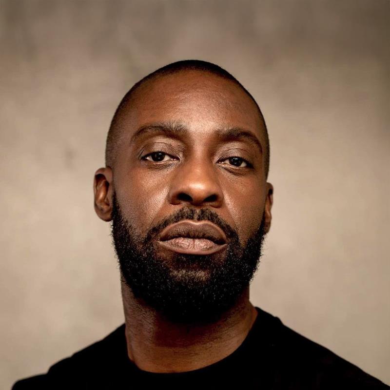 Постер Эммануэль Игодаро