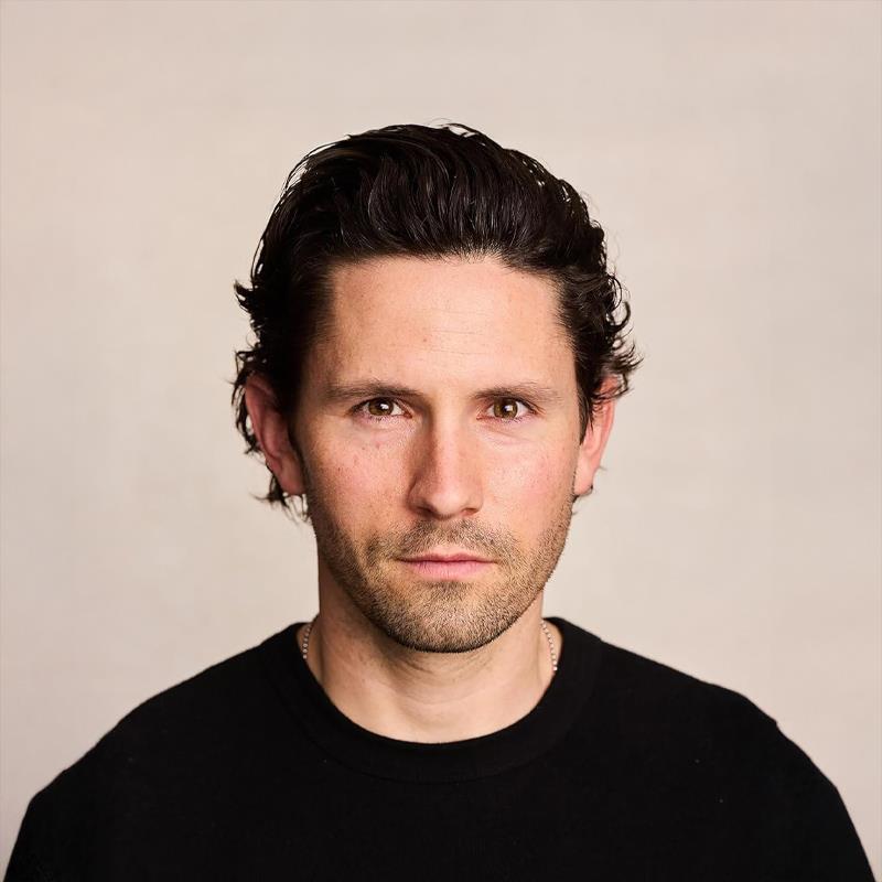 Постер Ивэн Холцман