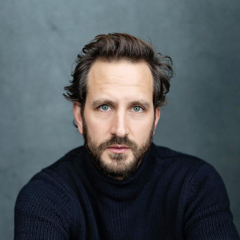 Постер Доминик Тай