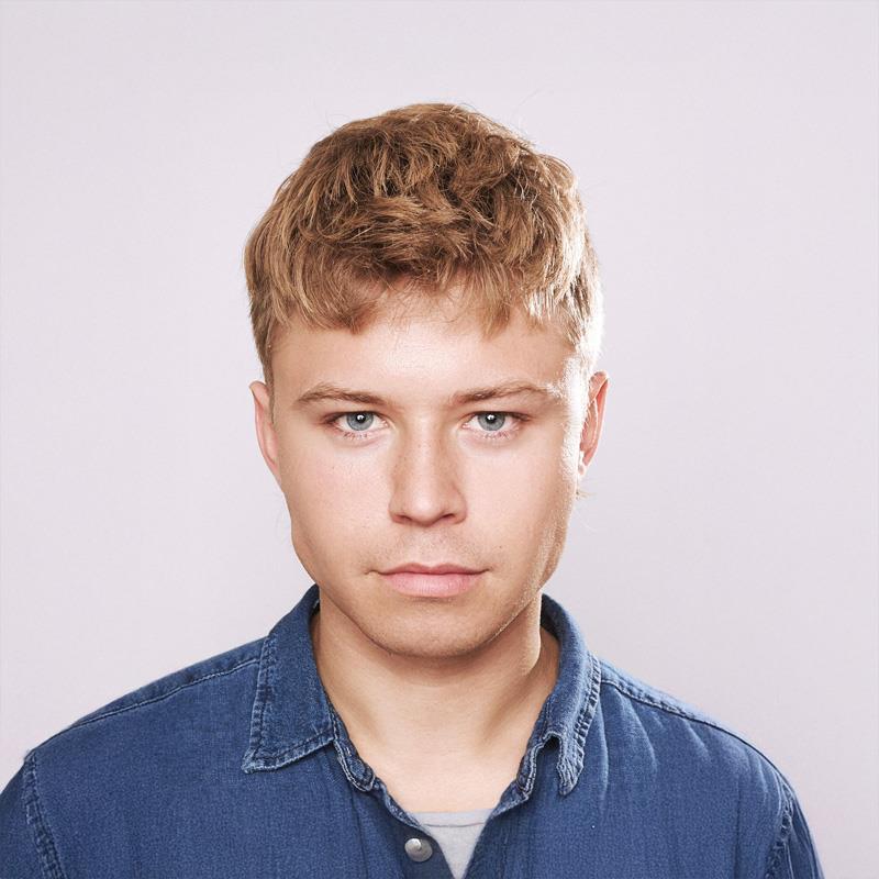 Постер Микаэль Каабер