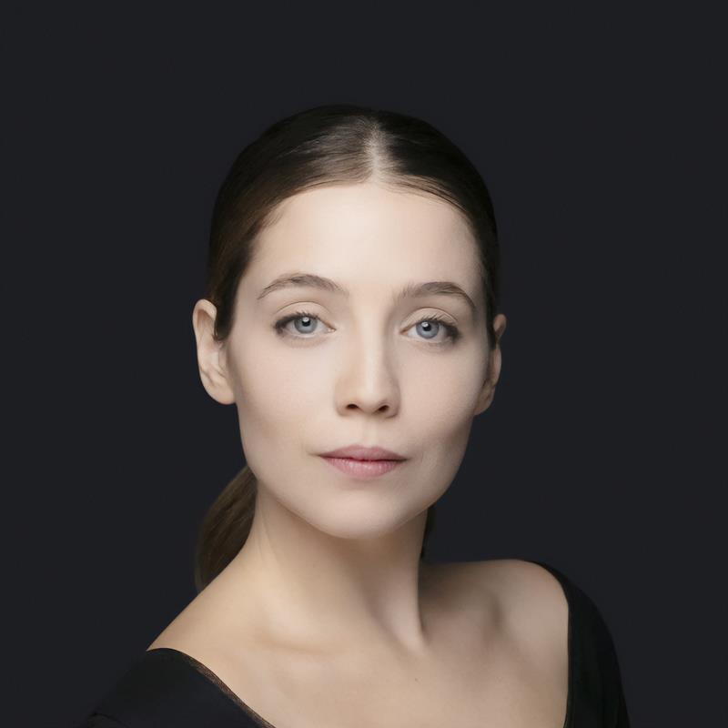 Постер Идил Сивритепе