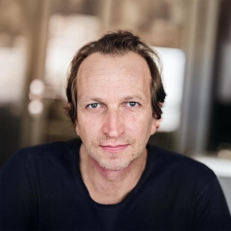 Постер Пьер Лопез