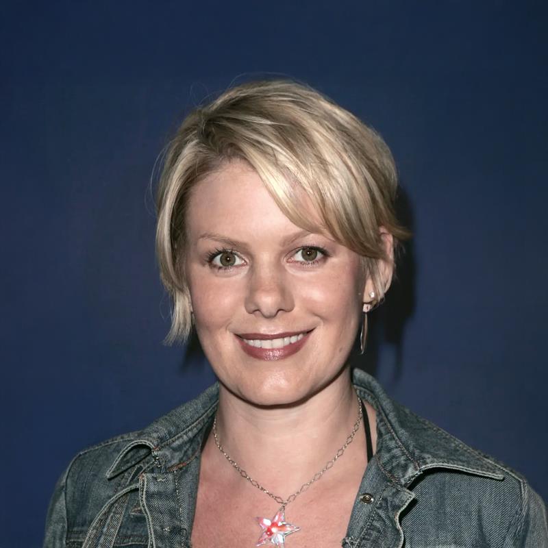 Постер Моника Стэггс