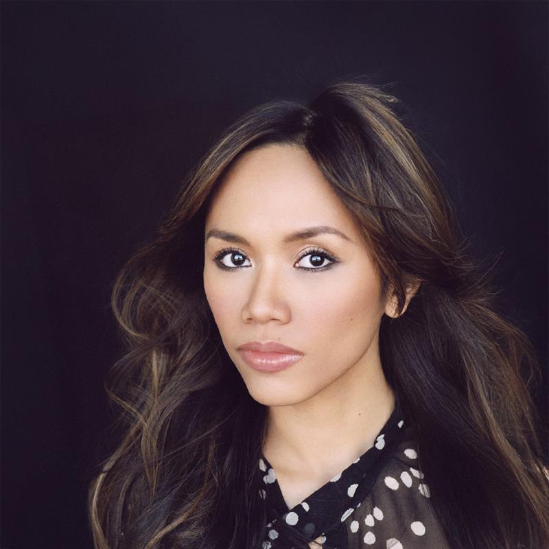 Постер Айна Думлао