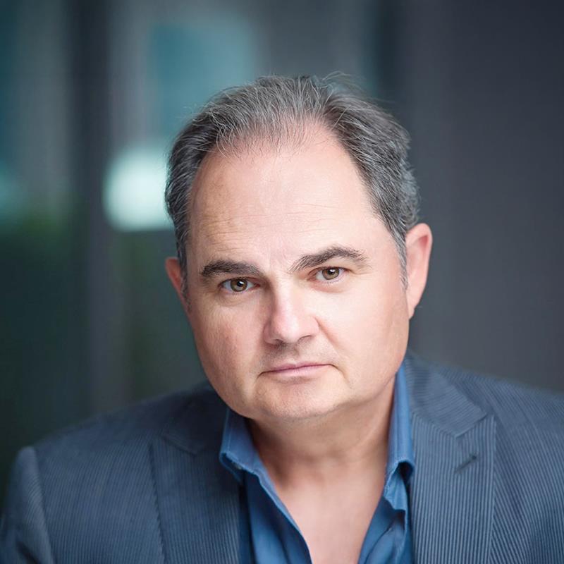 Постер Дилан Робертс