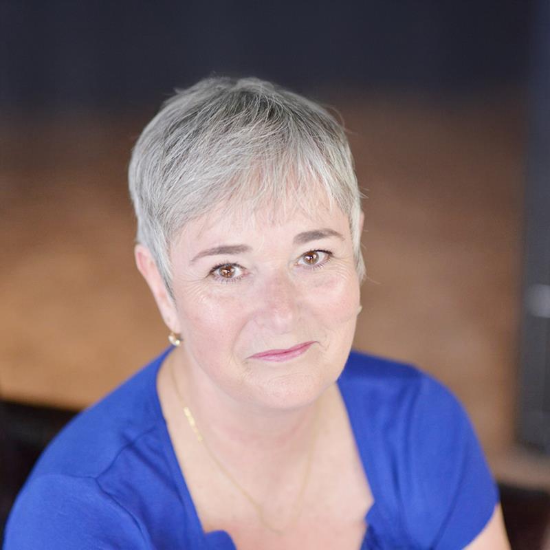 Постер Ивонн Е. Дэвидсон