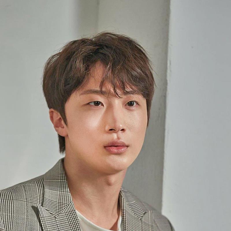 Постер Ким Мён-джун