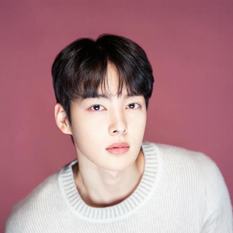 Постер Ким Мин-ги