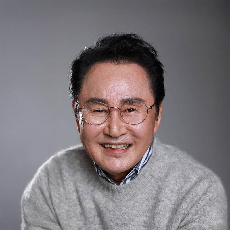 Постер Ким Бён-ги