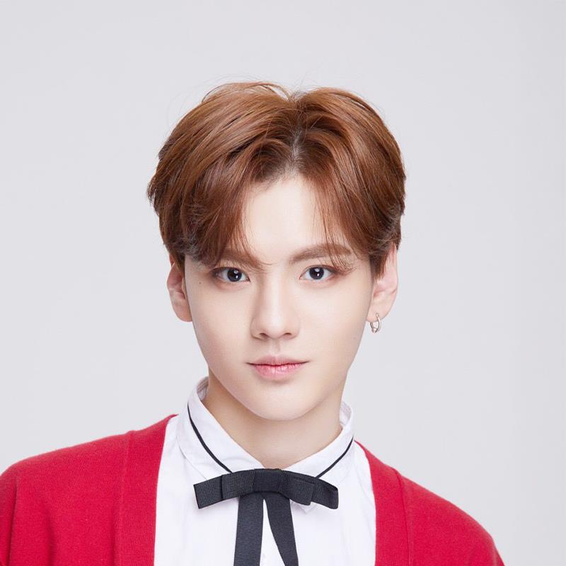 Постер Би Вэньцзюнь