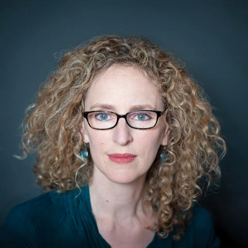 Постер Вивьенн Бенеш