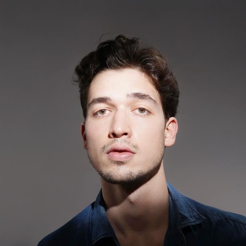 Постер Демирхан Демирджиоглу