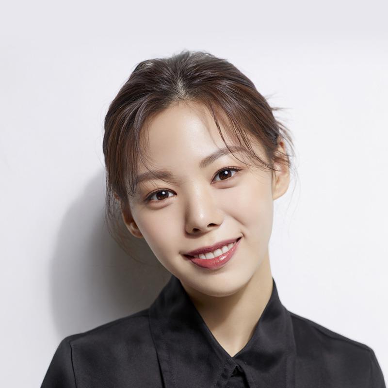 Постер Юн Джи-вон