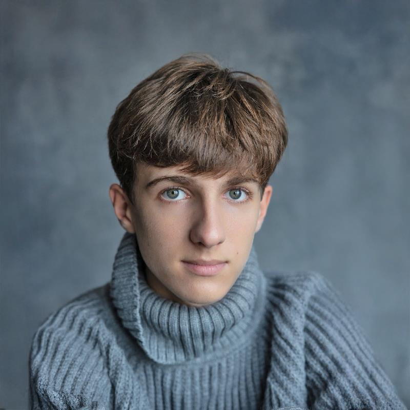 Постер Артём Сарибеков