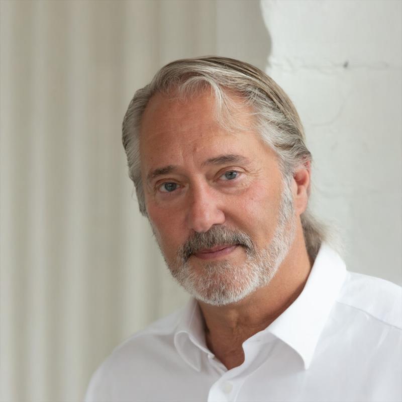 Постер Виктор Уоррен