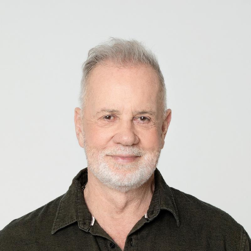 Постер Луиш Фернанду Гимараеш