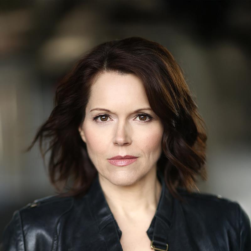 Постер Мишель Мартин