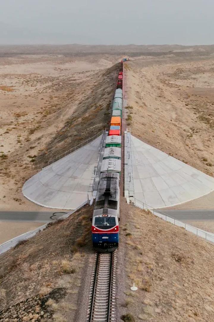 The New Silk Road — China's Move on the West (the-new-silk-road-chinas-move-on-the-west) Документальный фильм