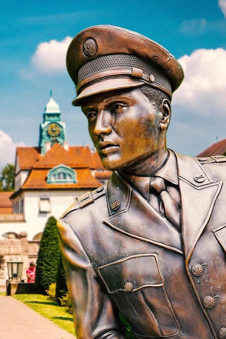 Unterwegs in Bad Nauheim Elvis, Rosen und der Jugendstil (unterwegs-in-bad-nauheim-elvis-rosen-und-der-jugendstil) Документальный фильм