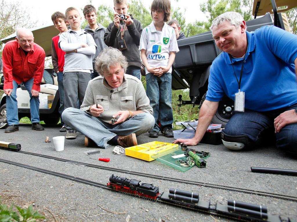 История игрушек Джеймса Мэя: великая гонка поездов (istorija-igrushek-dzhejmsa-meja-velikaja-gonka-poezdov) Документальный фильм