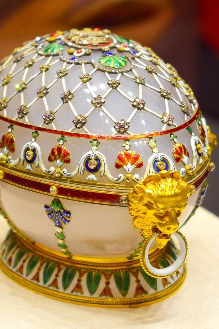 The World's Most Beautiful Eggs: The Genius of Carl Faberge (the-worlds-most-beautiful-eggs-the-genius-of-carl-faberge) Познавательное