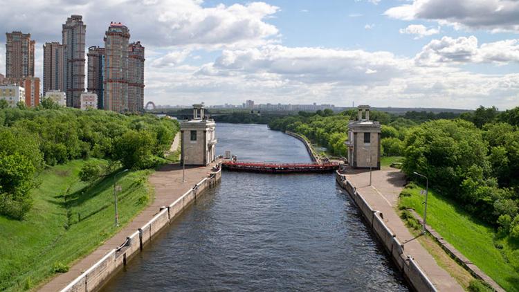 Постер Легенды канала имени Москвы