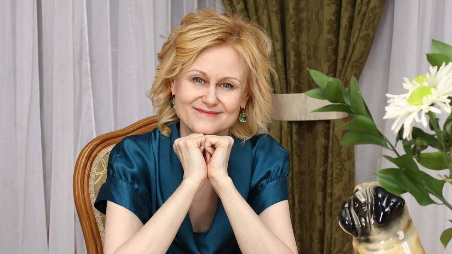 Дарья Донцова: Безумная оптимистка (darja-dontsova-bezumnaja-optimistka) Документальный фильм