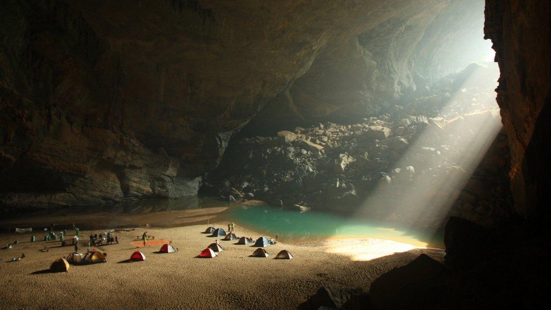 Delving Into the World's Largest Unexplored Cave in Laos (delving-into-the-worlds-largest-unexplored-cave-in-laos) Познавательное