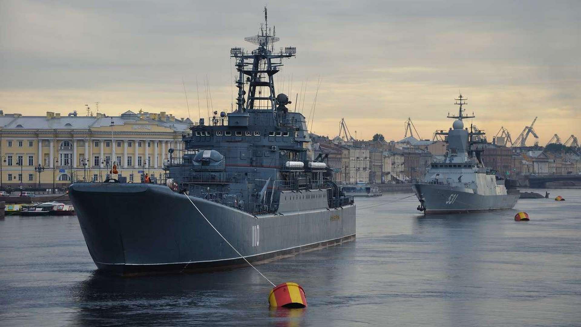 Торжественный парад к Дню Военно-морского флота РФ (torzhestvennyj-parad-k-dnju-voenno-morskogo-flota-rf) Другое