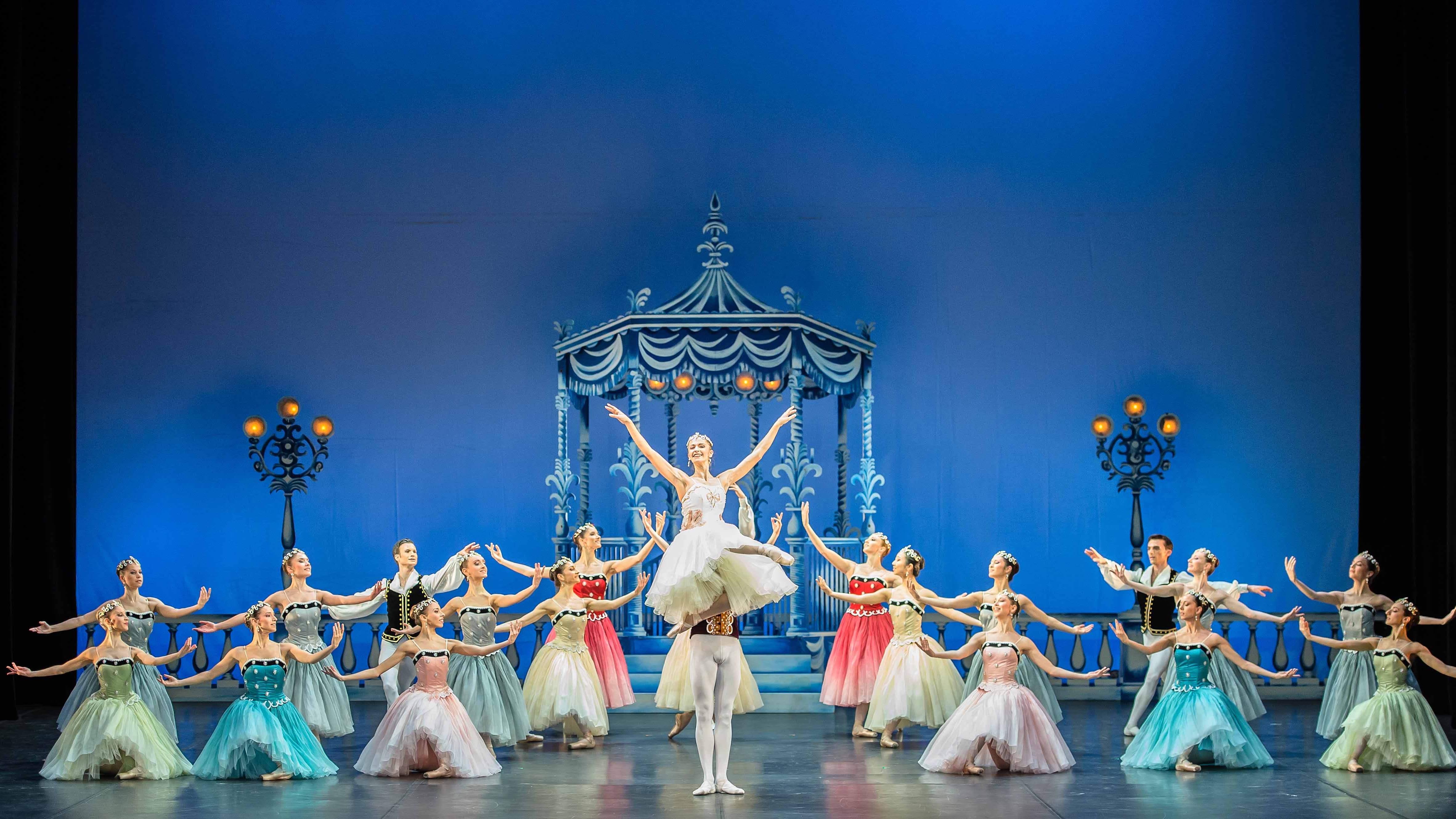 Не боги. Хореография: Джин Келли. «Праздничный вечер». Хореография: Лео Стаатс (ne-bogi-horeografija-dzhin-kelli-prazdnichnyj-vecher-horeografija-leo-staats) Музыка