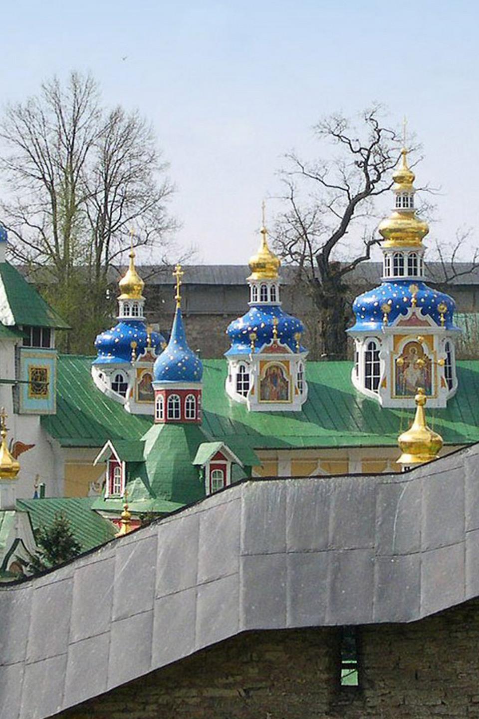 Свято-Успенский Псково-Печерский монастырь (svjato-uspenskij-pskovo-pecherskij-monastyr) Документальный фильм
