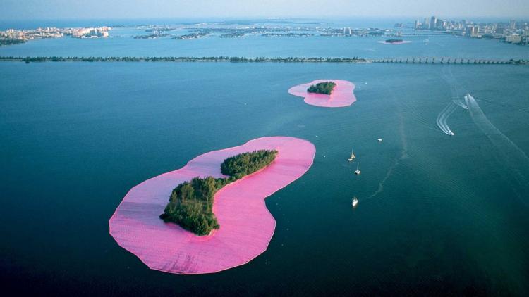 Постер Christo and Jeanne-Claude: Monumental Art