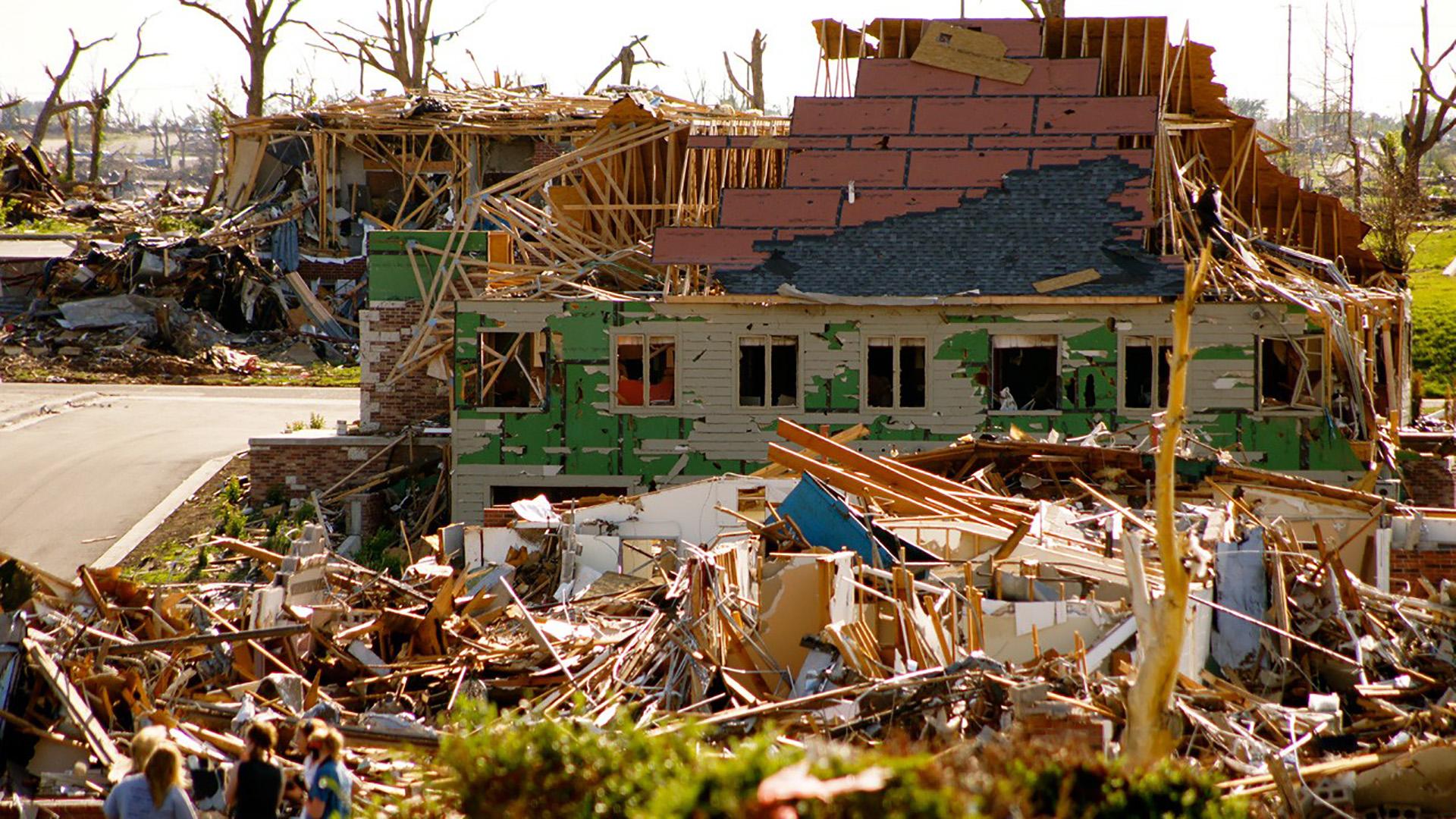 Глазами очевидцев: торнадо «Джоплин» (glazami-ochevidtsev-tornado-dzhoplin) Документальный фильм