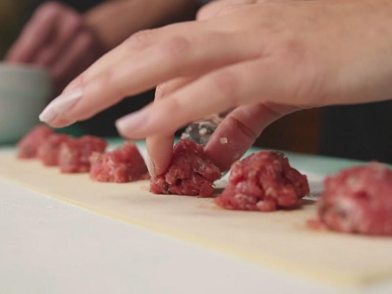 Сибирские пельмени в ресторане «У камина» (sibirskie-pelmeni-v-restorane-u-kamina) Документальный фильм