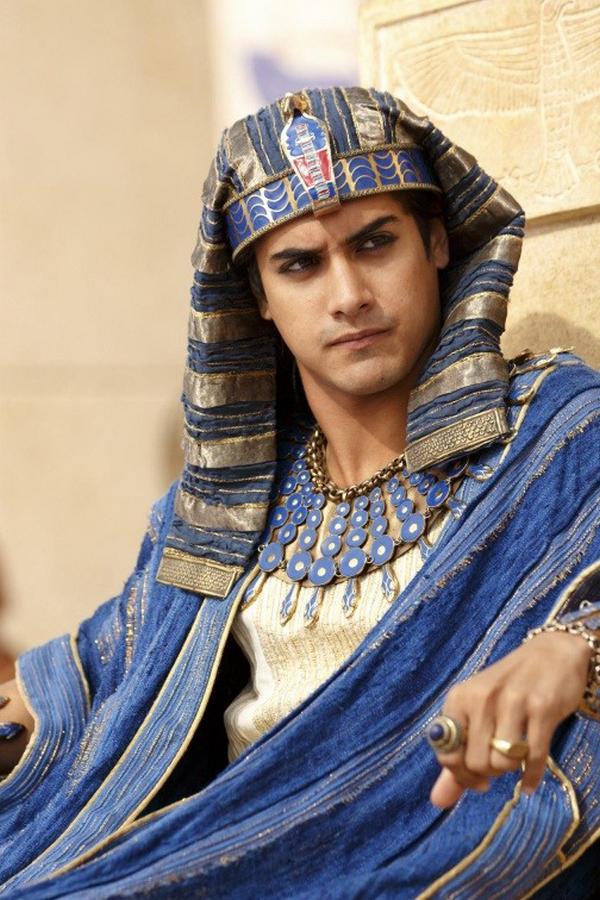 Тут (tut) Сериал 2015